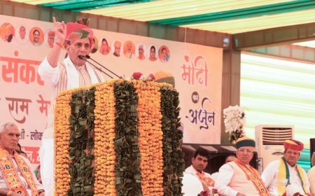 बीकानेर लोकसभा प्रत्याशी अर्जुनराम मेघवाल के समर्थन में आज कोलायत विधानसभा में रक्षा मंत्री राजनाथ सिंह ने जनसभा को संबोधित किया