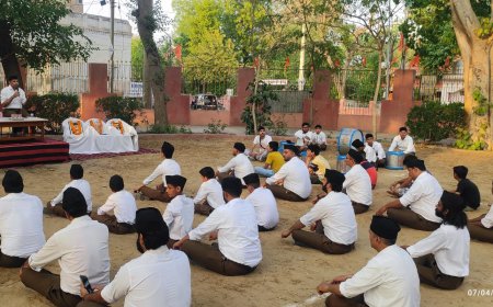 राष्ट्रीय स्वयं सेवक संघ माधव तरुण व्यवसायी शाखा का वार्षिक उत्सव 104 स्वयंसेवक समाज समाज की गणमान्य नागरिकों के साथ बहुत धूमधाम से मनाया