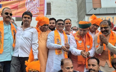 धर्म यात्रा का भाजपा संगठन के साथ पुष्प वर्षा कर अर्जुनराम मेघवाल ने किया स्वागत