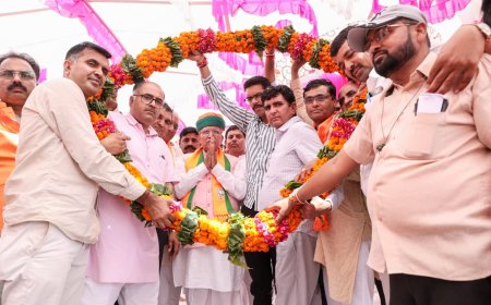 बीकानेर: अर्जुनराम मेघवाल ने बज्जू और रावला मंडी में किया चुनावी दौरा, जनसंपर्क के दौरान कहा - 'मोदी के हाथ देश सुरक्षित है'