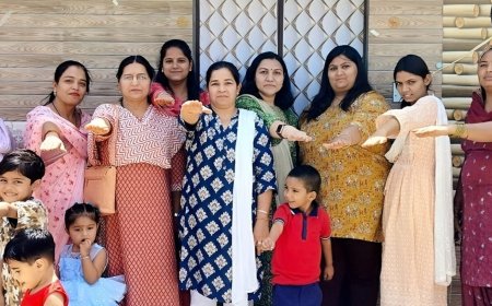 चैरिटेबल स्कूल में मतदान जागरूकता कार्यक्रम, देश के लिए अवश्य करें मतदान- डॉ. अर्पिता गुप्ता