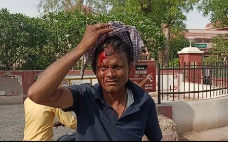 तेज रफ्तार में जा रही निजी बस ने मारी टैक्सी को टक्कर,चालक गंभीर घायल