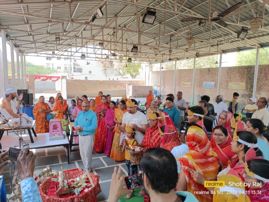 महावीर चौक पर स्थित सेठिया भवन में आयोजित हो रही भगवान श्री महावीर कथा के दौरान