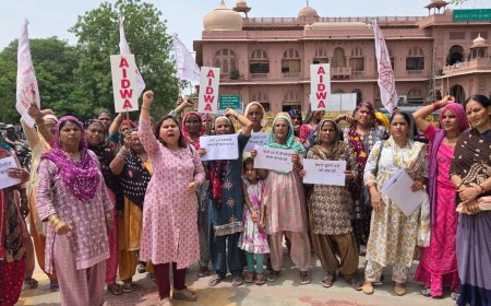 बीकानेर: गंदगी और जलभराव के खिलाफ जनवादी महिला समिति का जोरदार प्रदर्शन, कलेक्टर को सौंपा ज्ञापन