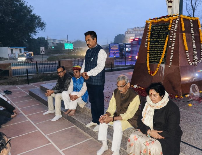 समर्पण दिवस के रूप मनाया गया दीनदयाल उपाध्याय की पुण्यतिथि, बीकानेर में भाजपा नेताओं ने दी श्रद्धांजलि।