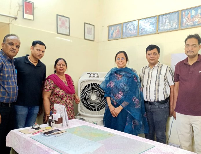 चिकित्सक कक्ष एवं मरीजों  के लिए टीम नेशन फर्स्ट फाउंडेशन द्वारा कूलर भेंट