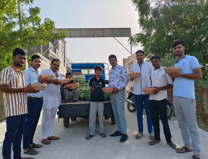 विप्र सेना कोषाध्यक्ष कैलाश कठातला ने सेवा कार्यों के साथ मनाया जन्मदिन, पक्षियों के लिए लगाए परिंडे